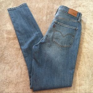 Levi’s High Rise Skinny Jeans Slightly Distressed